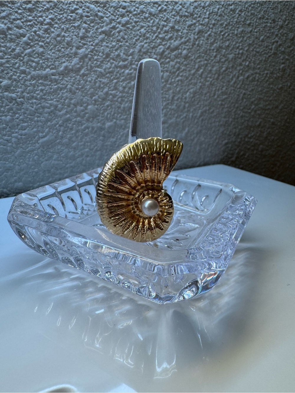 Gold Shell Pearl Ring - Picture 2 of 3